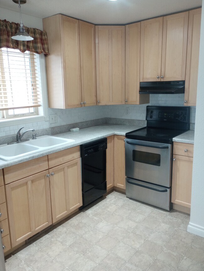 Foto del edificio - 44386B Silver Valley Rd