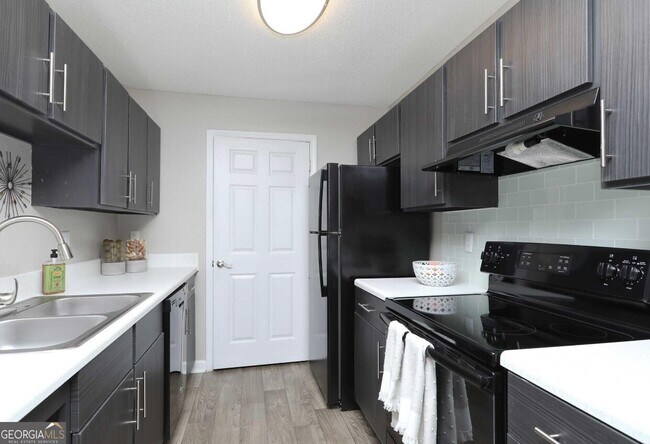 Foto del edificio - 9200 Roberts Dr