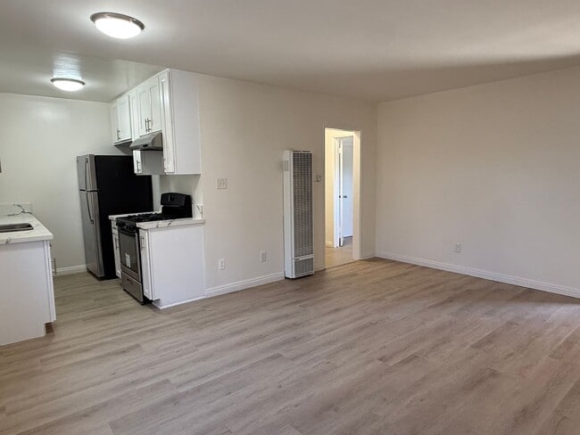 Building Photo - 2717 Vanderbilt Ln