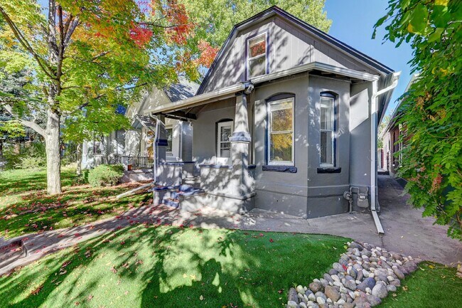 Foto del edificio - $2,995.95- 3 Bed, 2 Bath Home in Highlands Ranch with In Unit Laundry!
