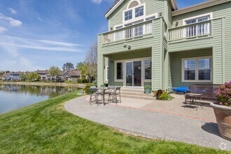 Building Photo - 552 Island Pl