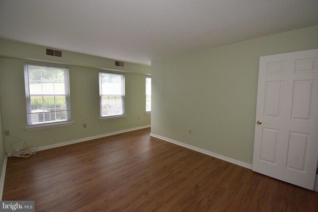 Building Photo - 760 Scotch Way