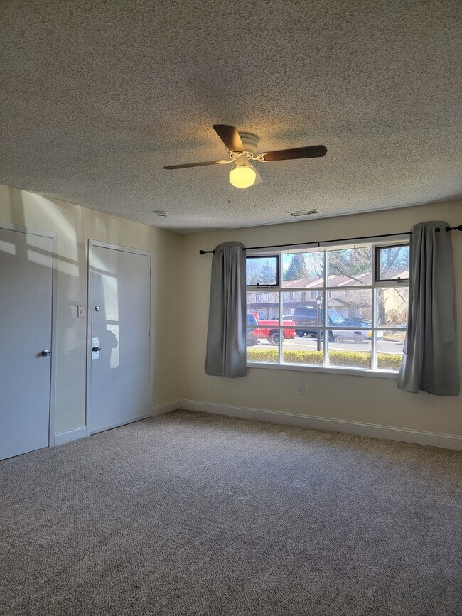 Foto del edificio - 2047 Jason Dr