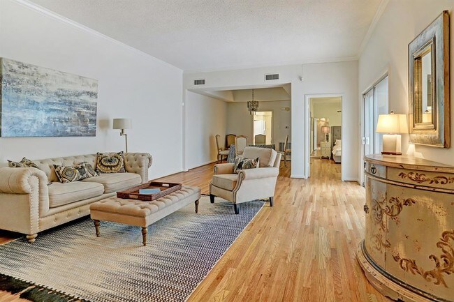 Foto del edificio - 4012 Breakwood Dr