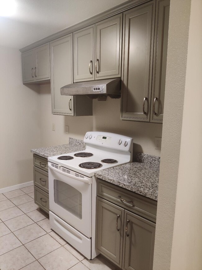 Building Photo - 5583 Lean Ave