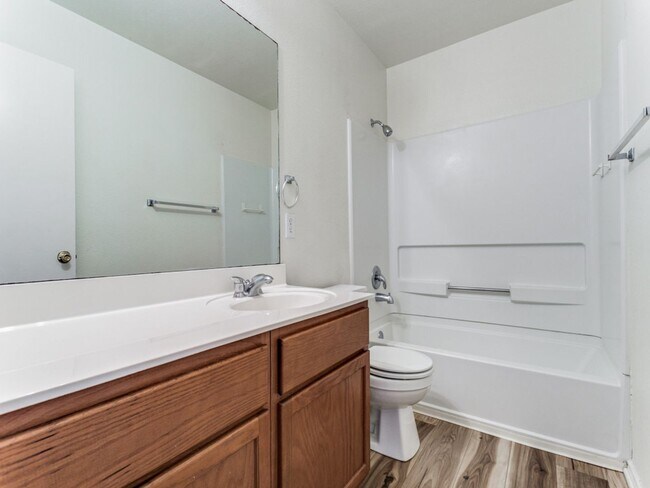 Building Photo - 3/2.5/2 in Cibolo