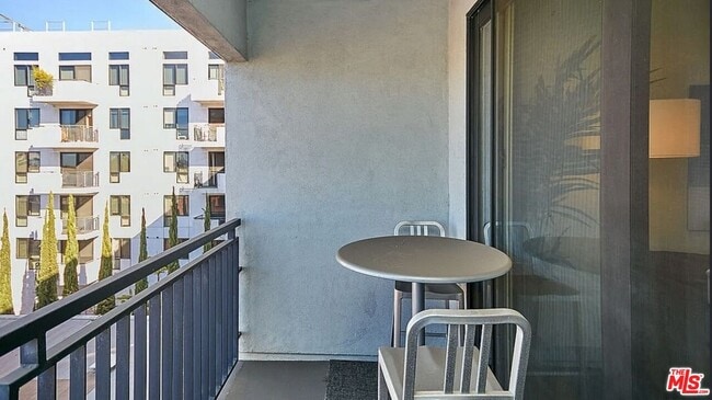 Building Photo - 1234 Wilshire Blvd