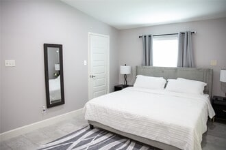 Building Photo - 12218 Hillcroft St