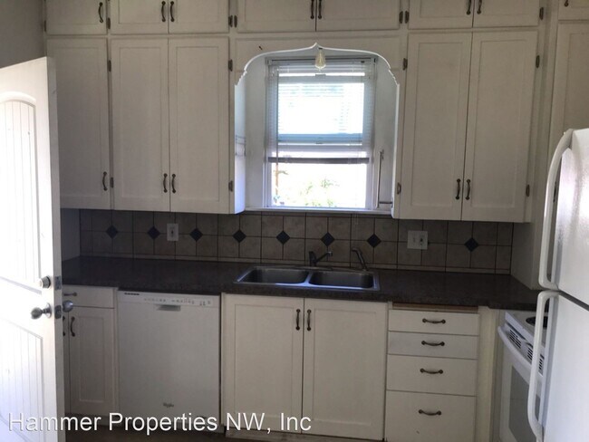Foto del edificio - 3 br, 1 bath House - 2417 E Street