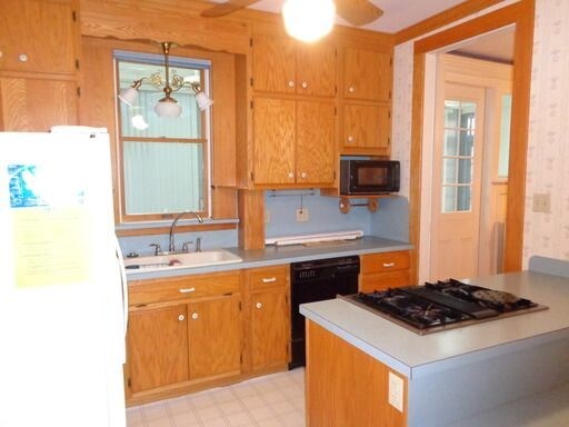 Foto del edificio - 208 W Main St