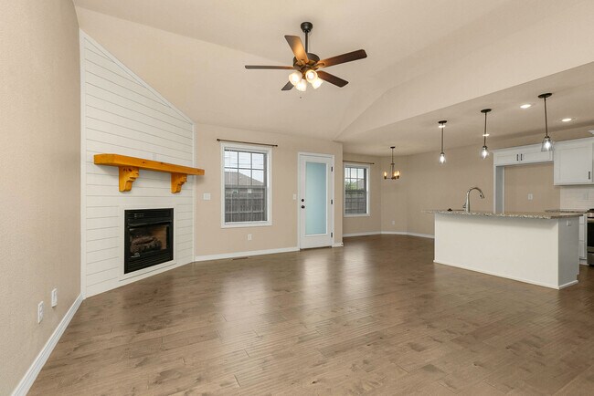 Foto del edificio - 1065 S Christopher Ave