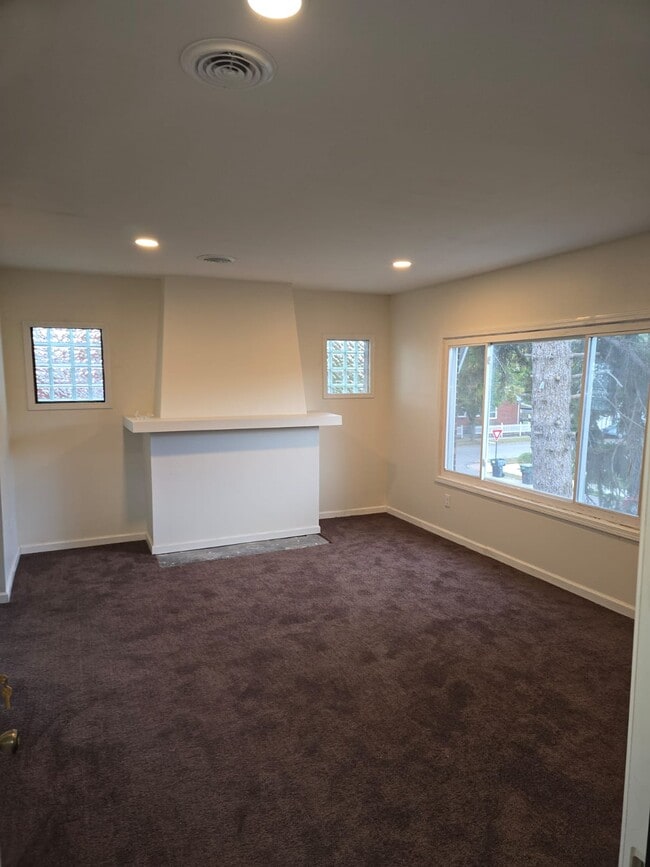 Sala de estar - 15503 Ward St