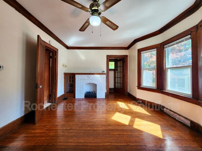 Building Photo - 22 Varden St