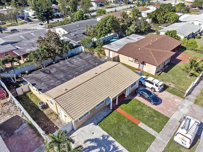 Foto del edificio - 17200 NW 51st Pl