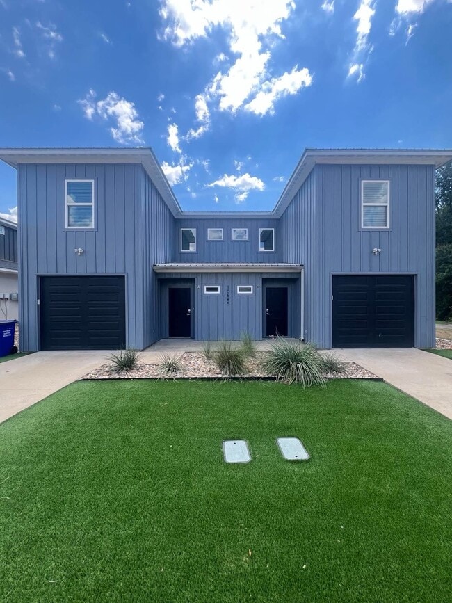 Building Photo - 10685 Brothers Ln