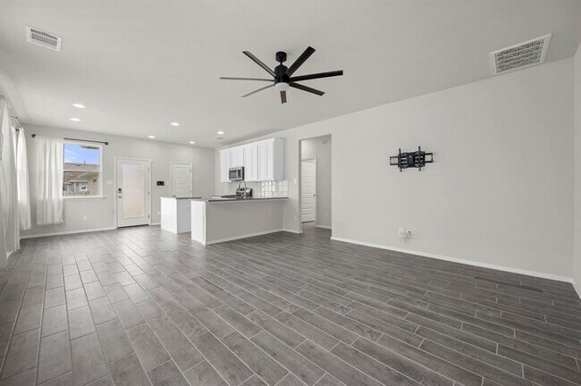 Building Photo - 220 Catalina Dr