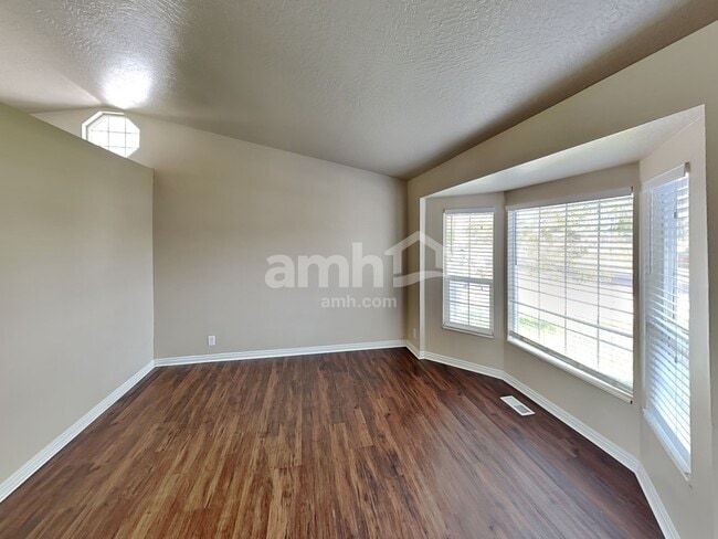 Building Photo - 5555 W Lodestone Ave