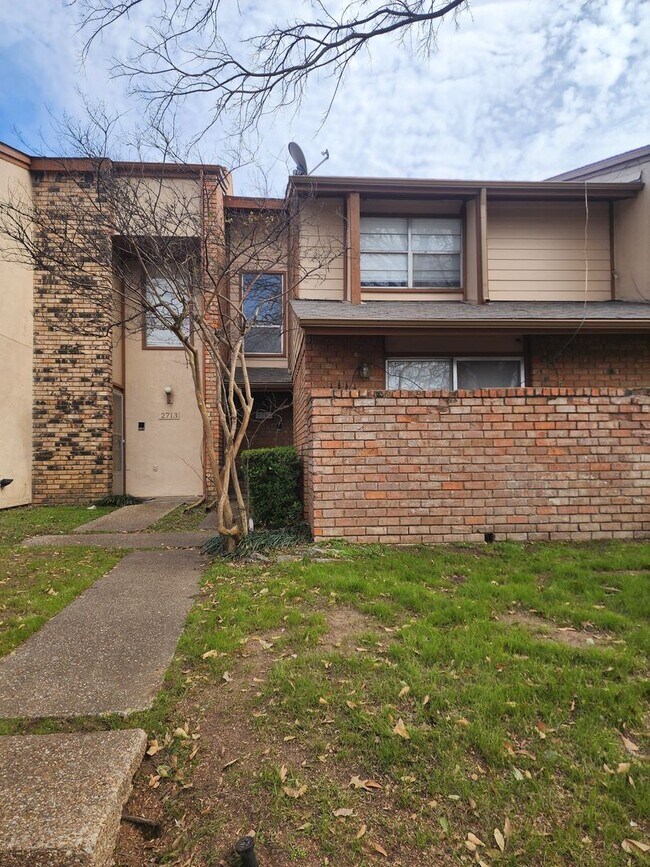 Building Photo - 2715 Westgate Dr