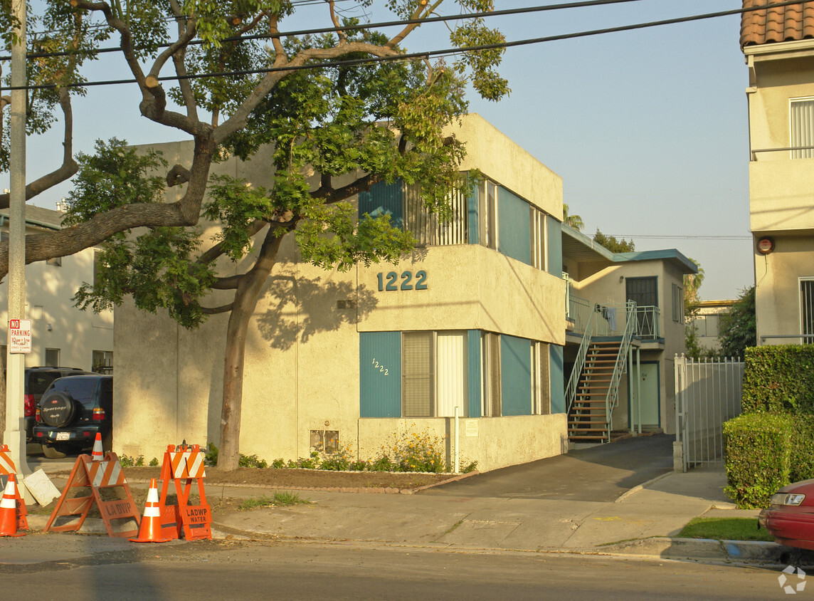 Primary Photo - Hollywoodland Apartments