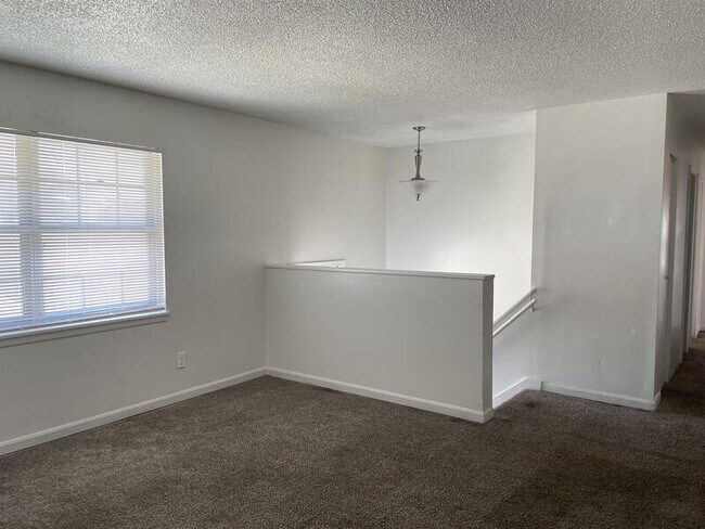 Building Photo - 1112 Olive St