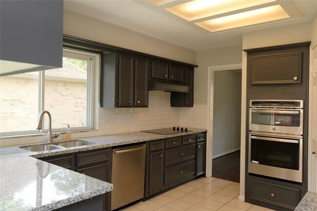 Building Photo - 3838 Fawn Creek Dr