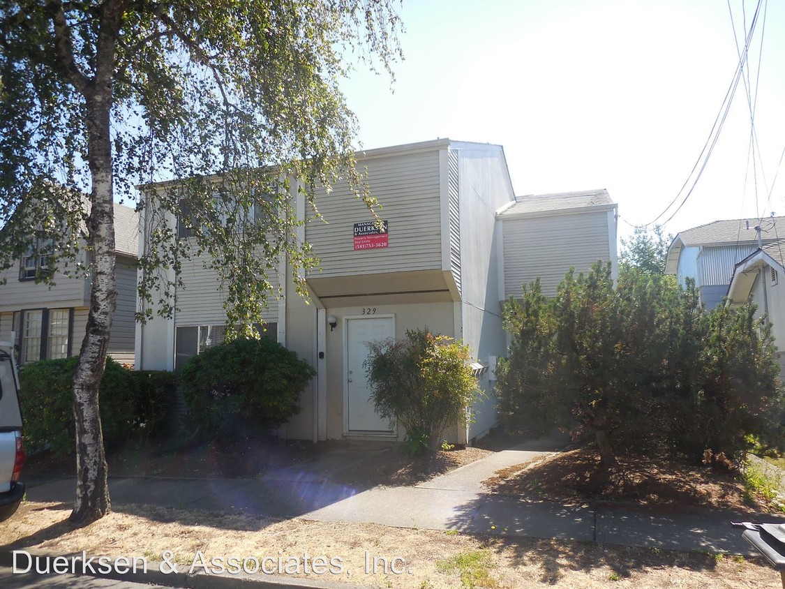 Primary Photo - 327-333 NW 12th St