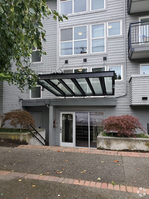 West Woodland Park Apartments for Rent with Hardwood Floors Seattle, WA 1 Rentals