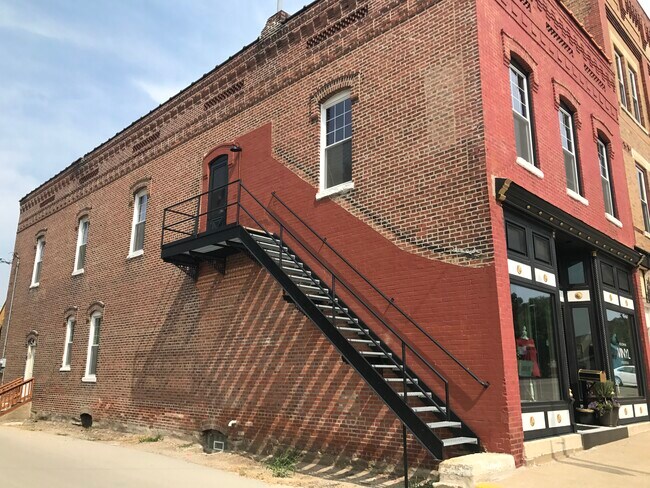 Building Photo - 426 Main St