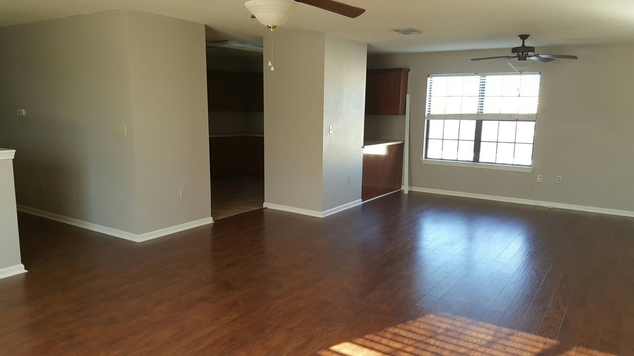 Primary Photo - 16450 N FM 620
