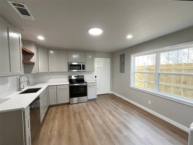 Foto del edificio - 3705 N Elm St