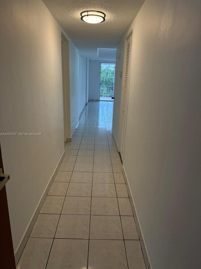 Foto del edificio - 3660 NE 166th St