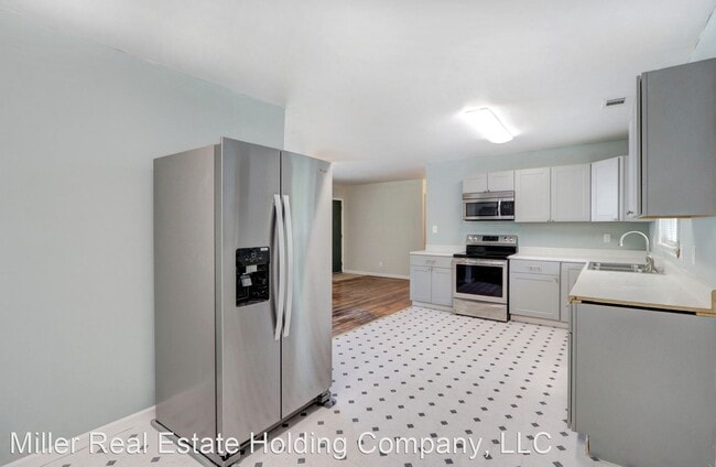 Building Photo - 3 br, 1 bath House - 2435 East 39th St