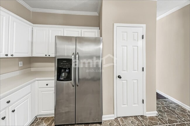 Building Photo - 2355 Kirkstone Dr