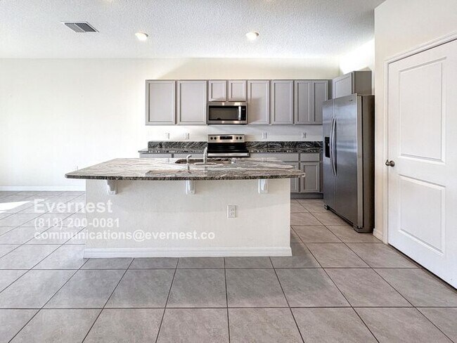 Foto del edificio - Luxurious 3-Bedroom Townhouse with Private...