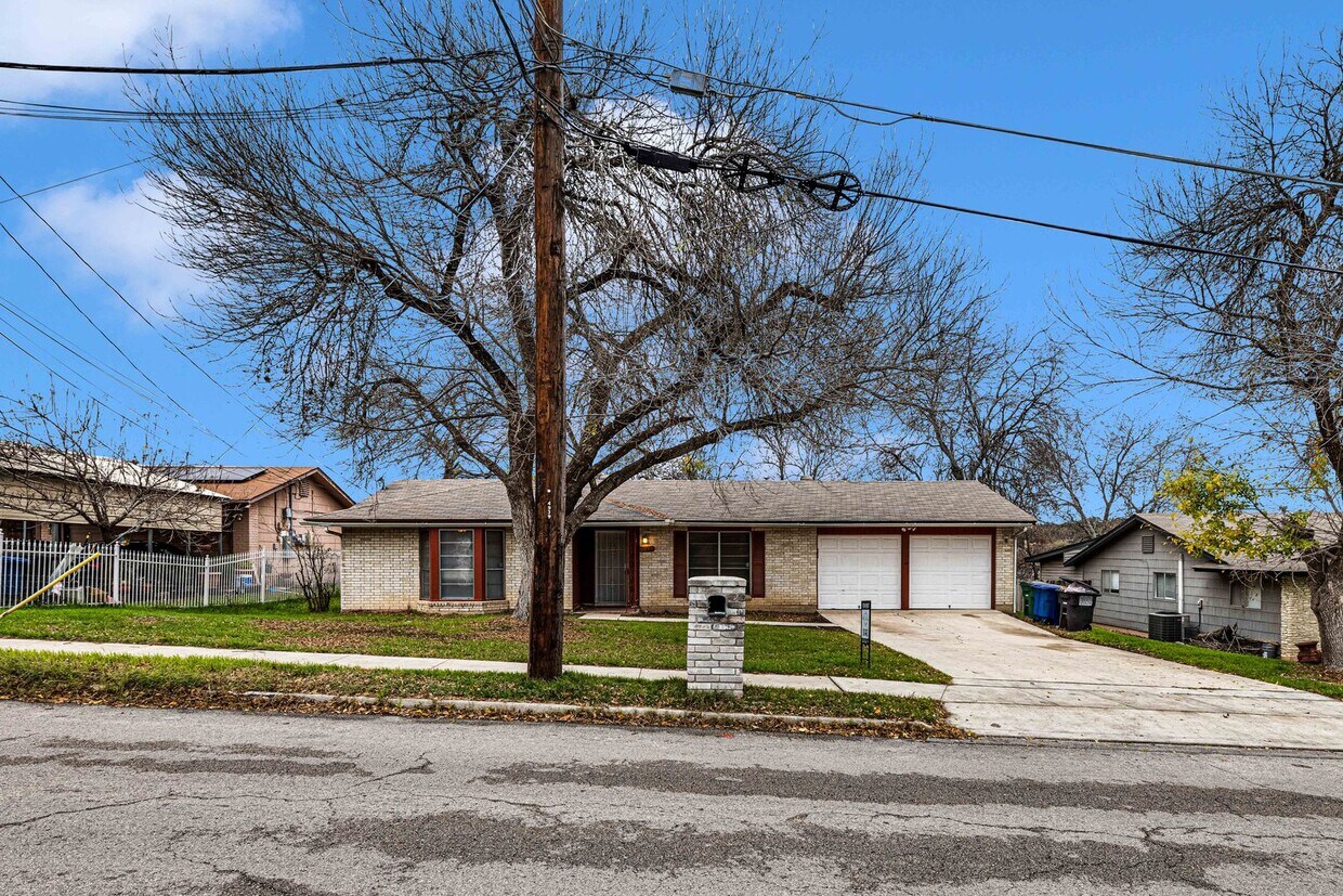 Primary Photo - Beautiful Rental home in the Medical Cente...