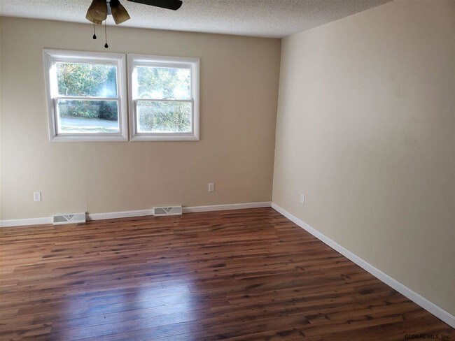 Foto del edificio - 79 Petrified Sea Gardens Rd