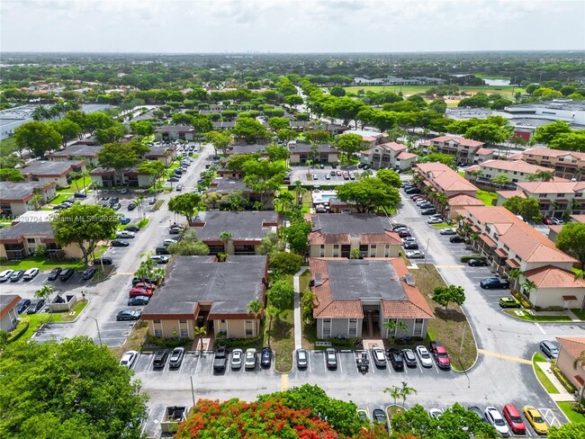 Foto del edificio - 9802 Hammocks Blvd
