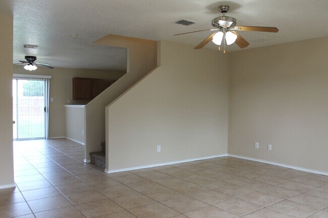 Building Photo - Spacious 3 bed/ 2.5 bath Rental Available ...