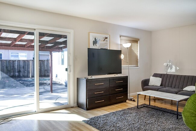 Building Photo - 2640 Castello Way