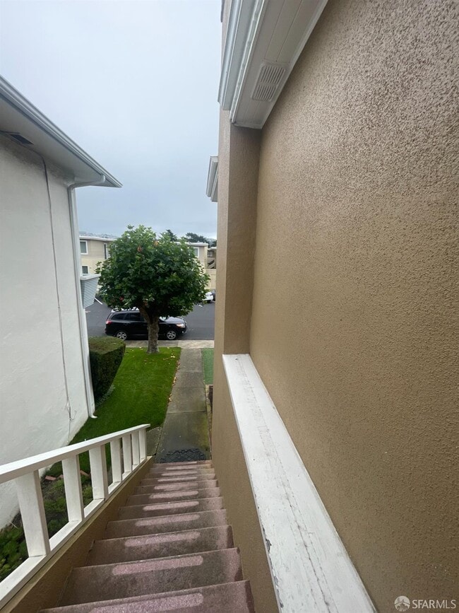 Building Photo - 47 Oaklawn Dr