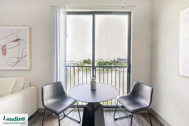 Foto del edificio - 151 E Blount Ave