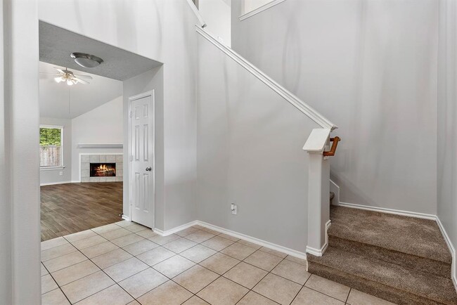Building Photo - 18111 Stone Trail Manor Dr