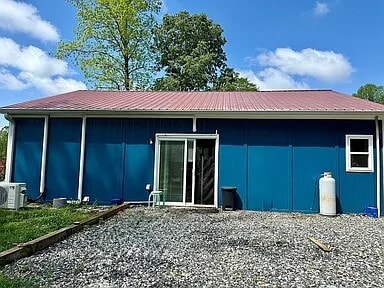 Building Photo - 185 Lakeview Way
