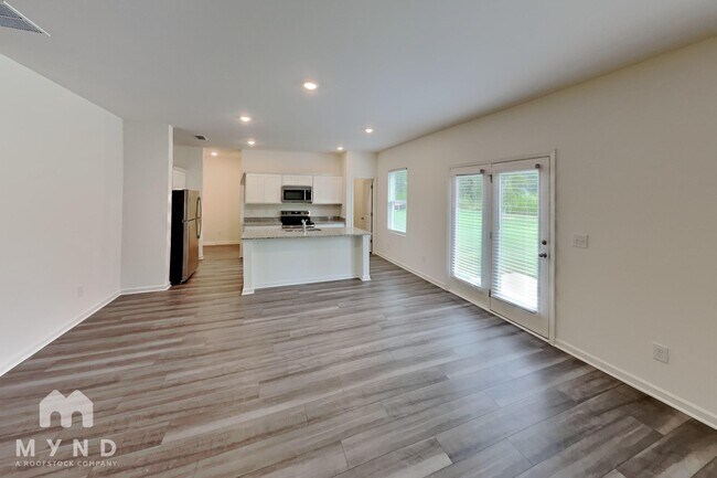 Building Photo - 121 Maison Dr