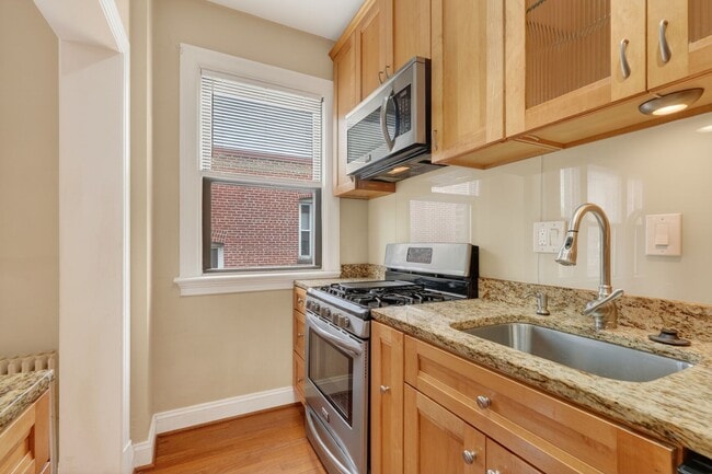 Foto del edificio - 3616 Connecticut Ave NW