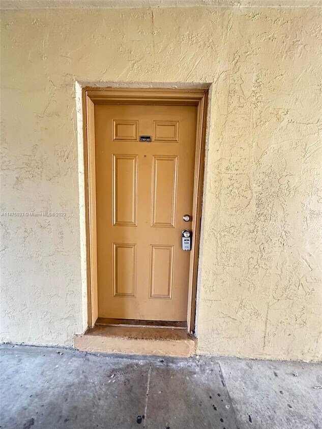2708 NW 39th Wy Unit 103, Lauderdale Lakes, FL 33313 Room for Rent in