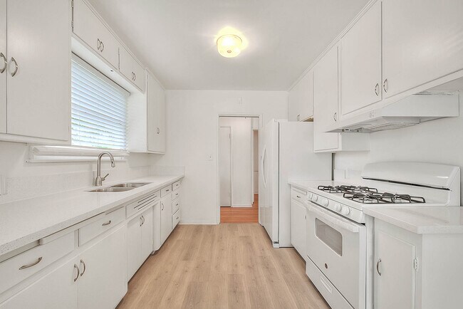 Foto del edificio - 10860 Oregon Ave