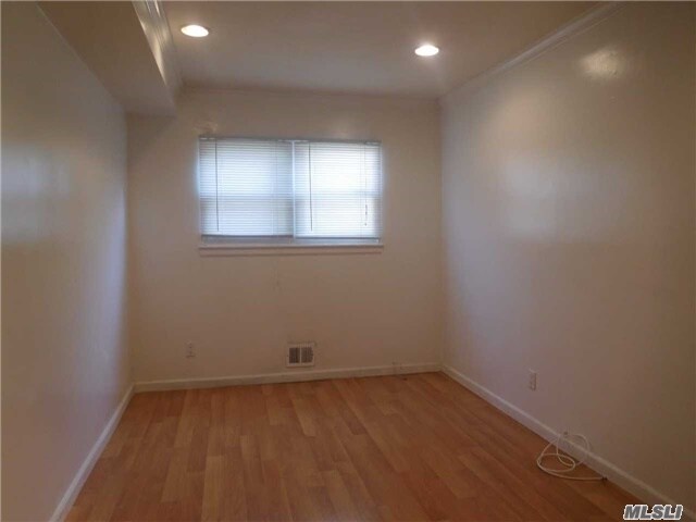 Foto del edificio - 255-02 Craft Ave