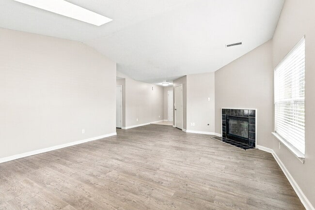 Building Photo - 1295 Spring Lake Dr