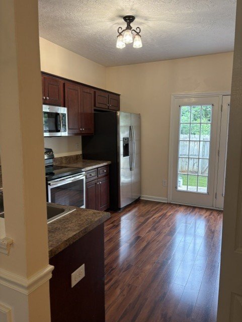 Foto del edificio - 2023 Creekside Ct